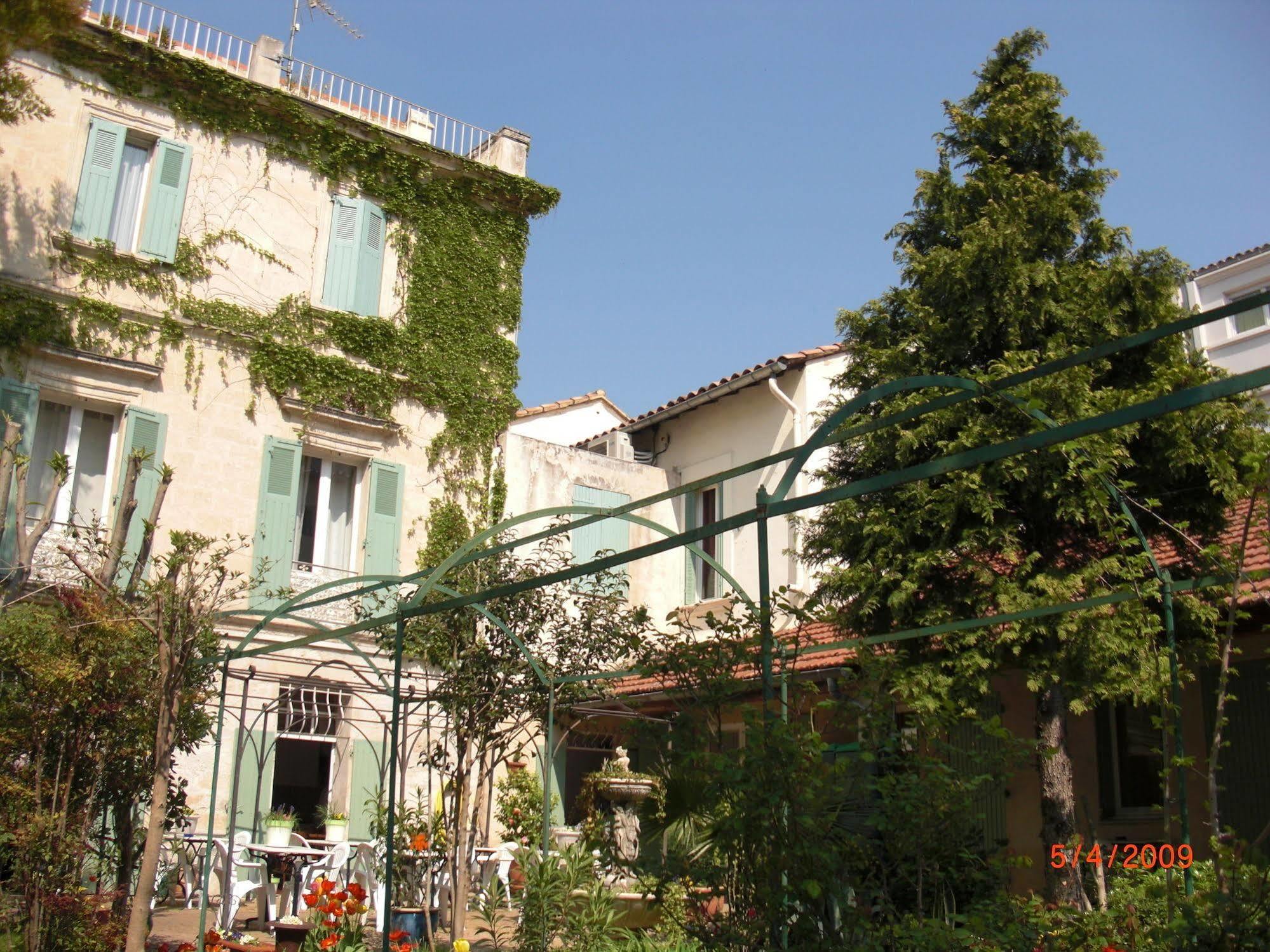 Au Saint Roch - Hôtel et Jardin Avignon Exterior foto
